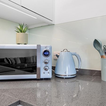 Luxury 4 Bedroom Flat With Stunning Shard View From Terrace In Central London! Next To Station, Sleeps 9 Luaran gambar