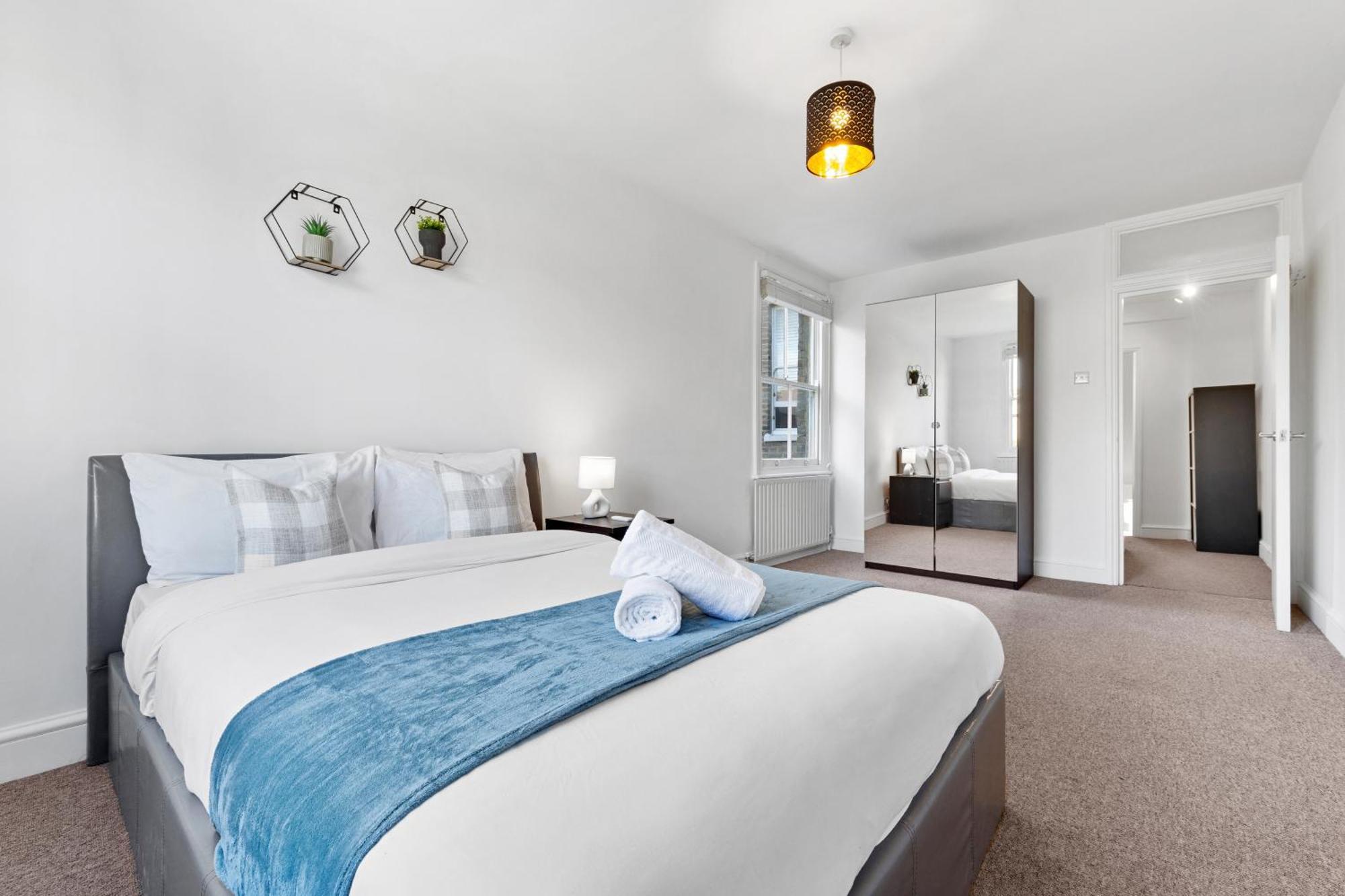 Luxury 4 Bedroom Flat With Stunning Shard View From Terrace In Central London! Next To Station, Sleeps 9 Luaran gambar