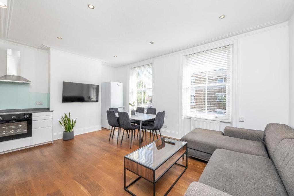 Luxury 4 Bedroom Flat With Stunning Shard View From Terrace In Central London! Next To Station, Sleeps 9 Bilik gambar