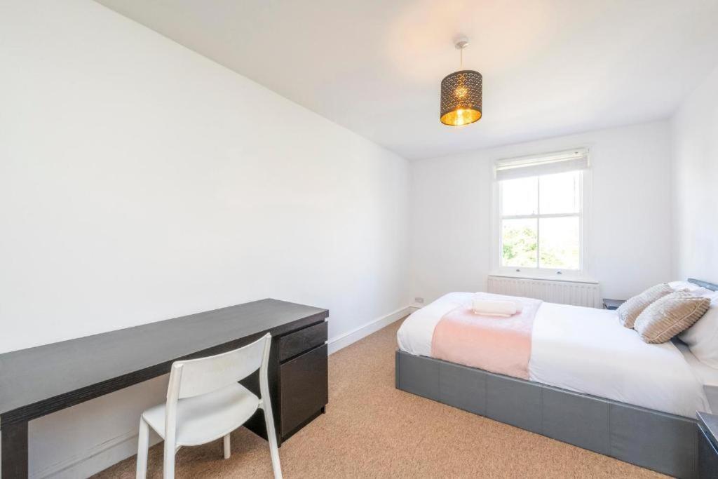 Luxury 4 Bedroom Flat With Stunning Shard View From Terrace In Central London! Next To Station, Sleeps 9 Bilik gambar