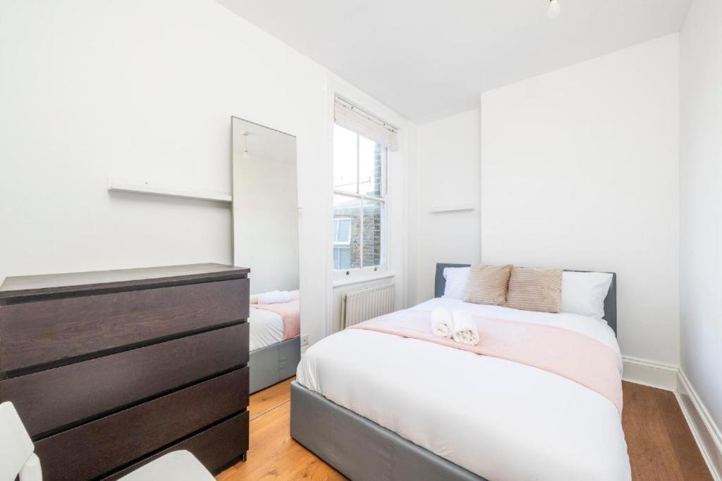Luxury 4 Bedroom Flat With Stunning Shard View From Terrace In Central London! Next To Station, Sleeps 9 Bilik gambar